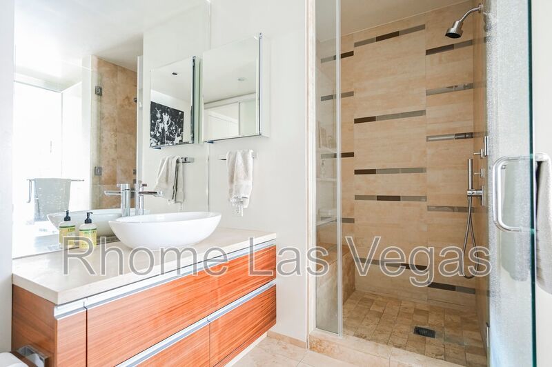 Luxury Corner Residence at Veer Towers – Fully Furnished, Turnkey, North Strip Views property image