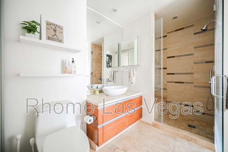 Luxury Corner Residence at Veer Towers – Fully Furnished, Turnkey, North Strip Views property image