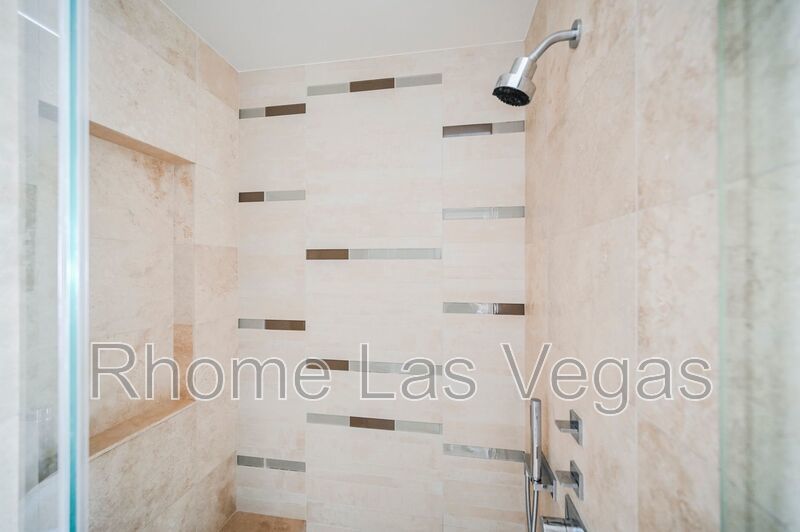 Luxury Corner Residence at Veer Towers – Fully Furnished, Turnkey, North Strip Views property image
