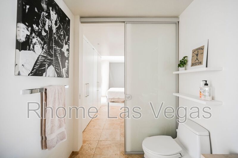 Luxury Corner Residence at Veer Towers – Fully Furnished, Turnkey, North Strip Views property image