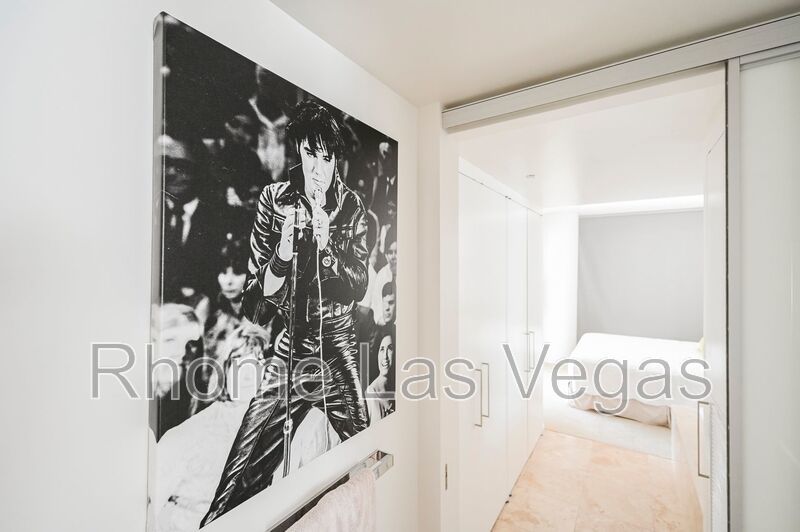Luxury Corner Residence at Veer Towers – Fully Furnished, Turnkey, North Strip Views property image