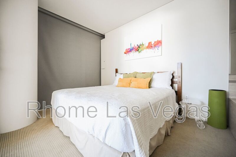 Luxury Corner Residence at Veer Towers – Fully Furnished, Turnkey, North Strip Views property image