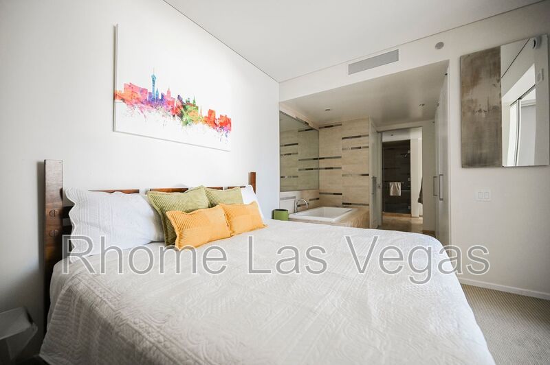 Luxury Corner Residence at Veer Towers – Fully Furnished, Turnkey, North Strip Views property image