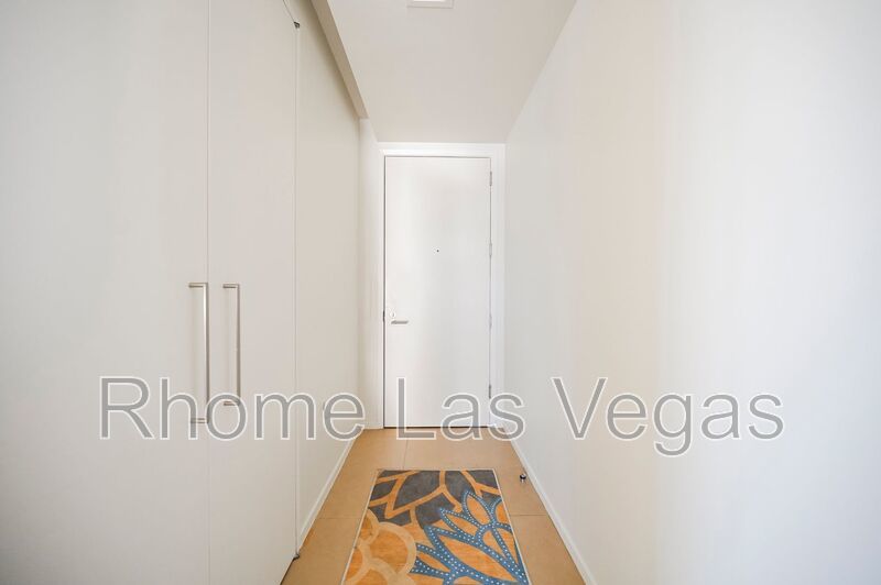 Luxury Corner Residence at Veer Towers – Fully Furnished, Turnkey, North Strip Views property image
