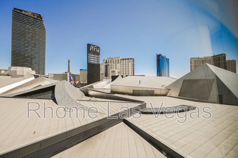 Luxury Corner Residence at Veer Towers – Fully Furnished, Turnkey, North Strip Views property image