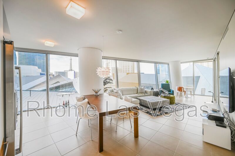 Luxury Corner Residence at Veer Towers – Fully Furnished, Turnkey, North Strip Views property image