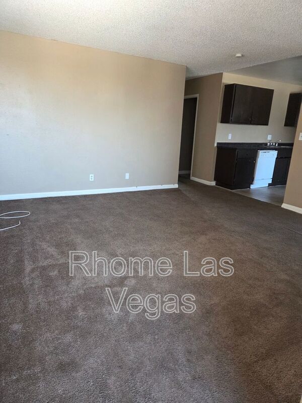 Bright & Airy 2-Bed, 2-Bath Unit with Balcony Views – Housing Vouchers Welcome! property image
