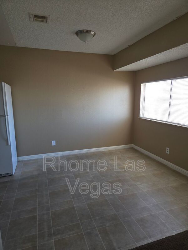 Bright & Airy 2-Bed, 2-Bath Unit with Balcony Views – Housing Vouchers Welcome! property image