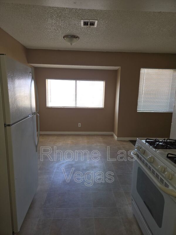 Bright & Airy 2-Bed, 2-Bath Unit with Balcony Views – Housing Vouchers Welcome! property image
