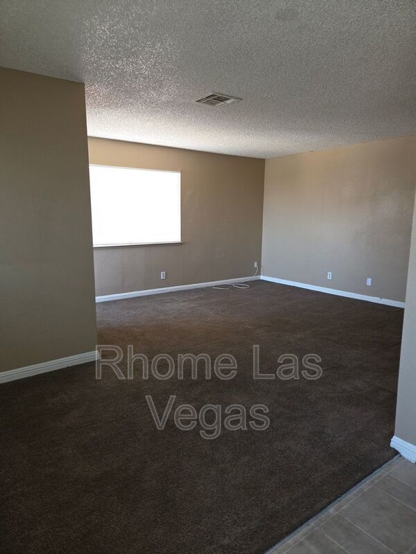 Bright & Airy 2-Bed, 2-Bath Unit with Balcony Views – Housing Vouchers Welcome! property image