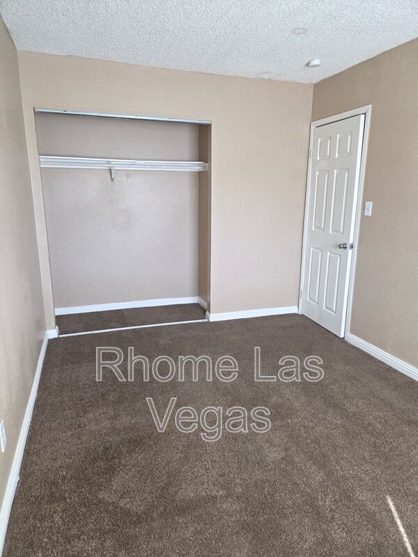 Bright & Airy 2-Bed, 2-Bath Unit with Balcony Views – Housing Vouchers Welcome! property image