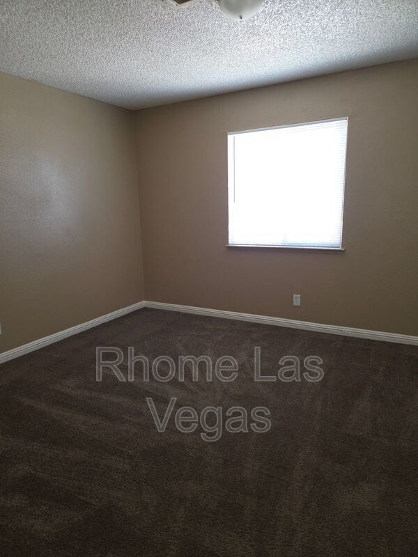 Bright & Airy 2-Bed, 2-Bath Unit with Balcony Views – Housing Vouchers Welcome! property image