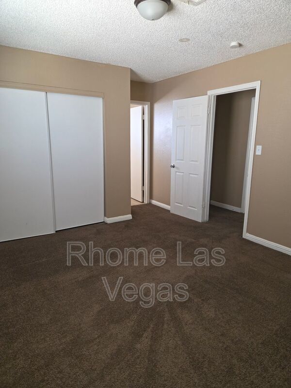 Bright & Airy 2-Bed, 2-Bath Unit with Balcony Views – Housing Vouchers Welcome! property image