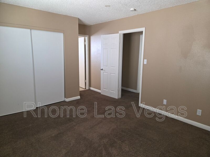 Bright & Airy 2-Bed, 2-Bath Unit with Balcony Views – Housing Vouchers Welcome! property image