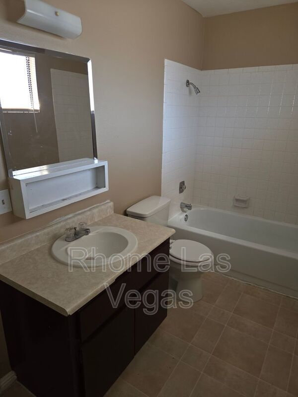 Bright & Airy 2-Bed, 2-Bath Unit with Balcony Views – Housing Vouchers Welcome! property image