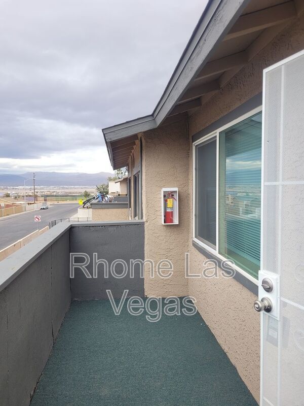 Bright & Airy 2BR/2BA with Strip & City Views – Brand New Flooring, Fresh Paint Throughout! property image