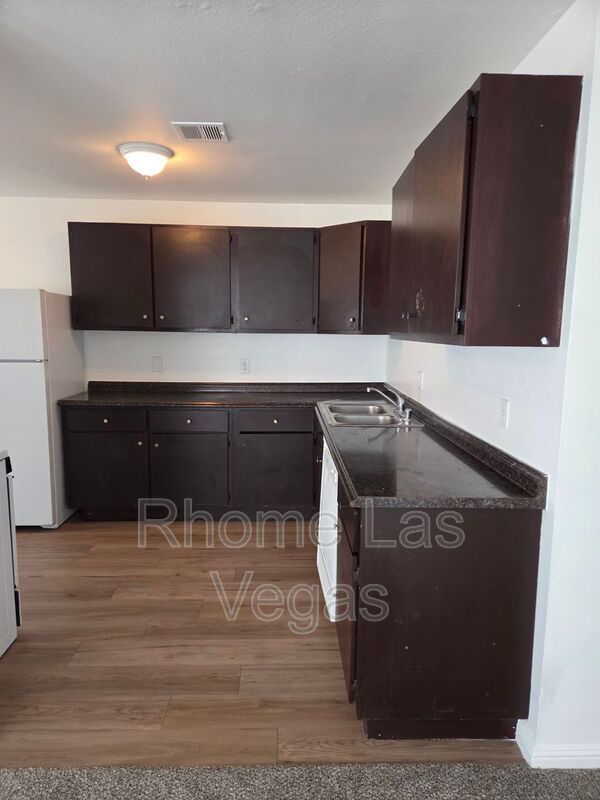 Bright & Airy 2BR/2BA with Strip & City Views – Brand New Flooring, Fresh Paint Throughout! property image