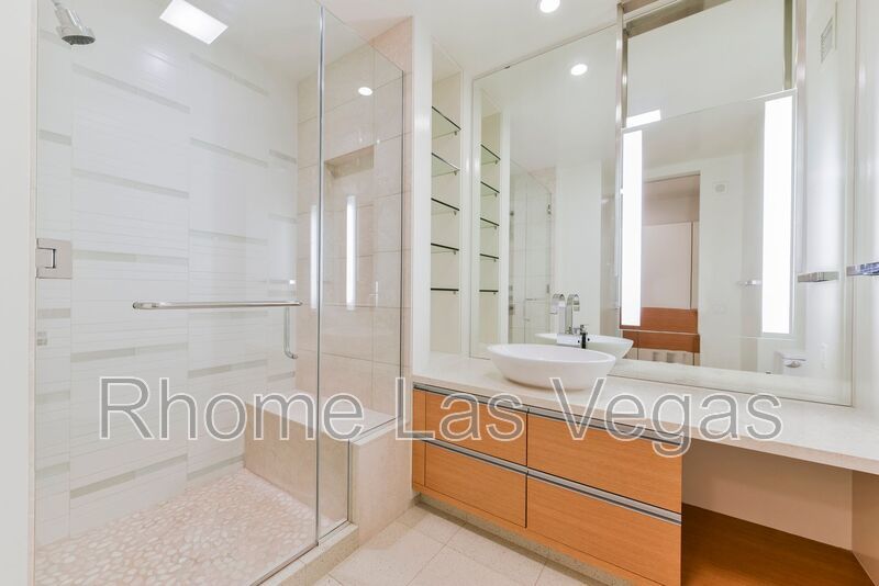 Stunning High-Rise Studio with Floor-to-Ceiling Views – World-Class Amenities in the Heart of Las Vegas property image