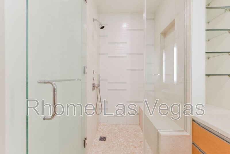 Stunning High-Rise Studio with Floor-to-Ceiling Views – World-Class Amenities in the Heart of Las Vegas property image